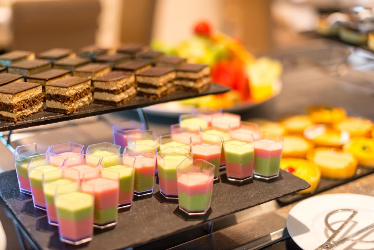 Hotel Borj Rabat - A Member Of Barcelo Hotel Group Eksteriør billede A selection of desserts